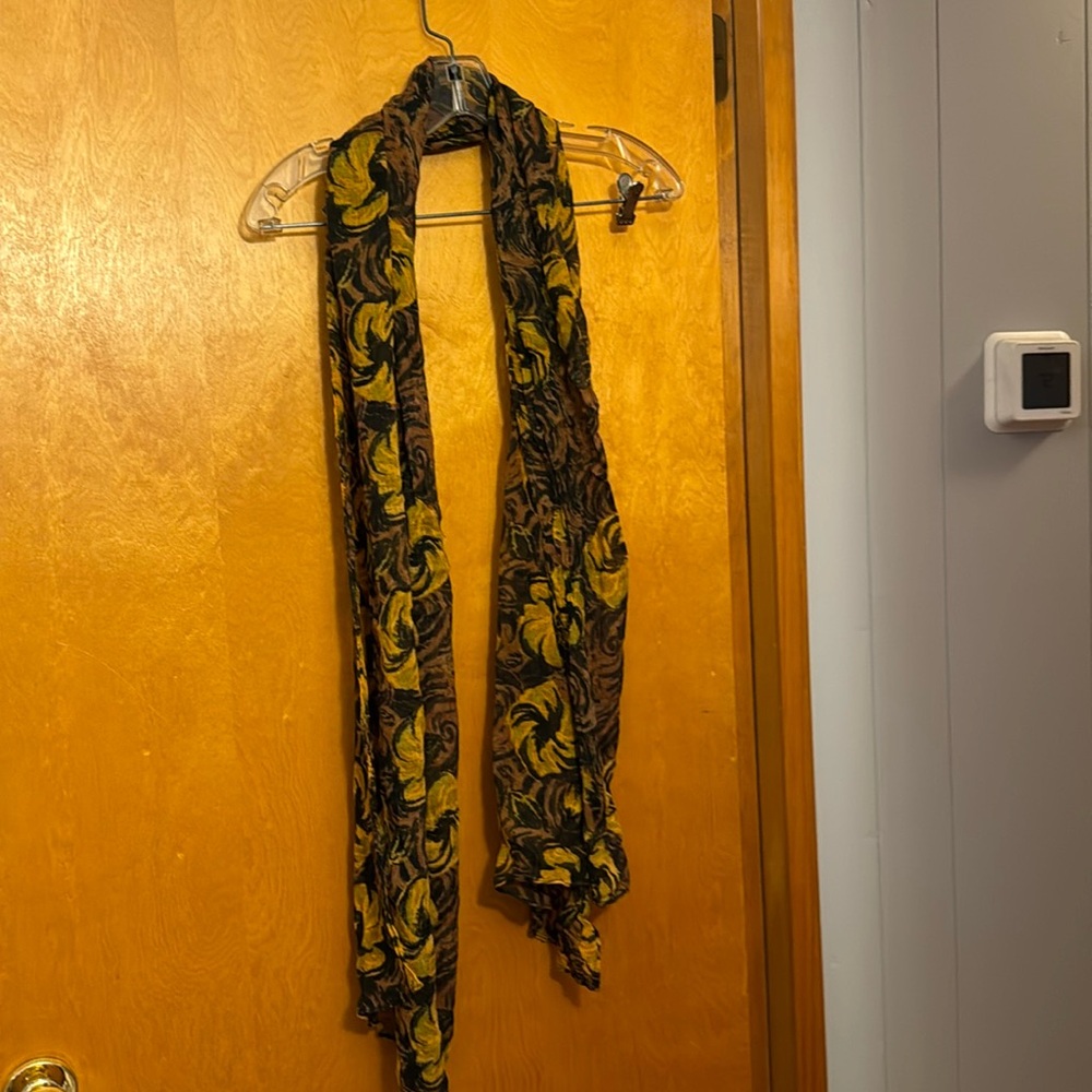 Brown pattern scarf